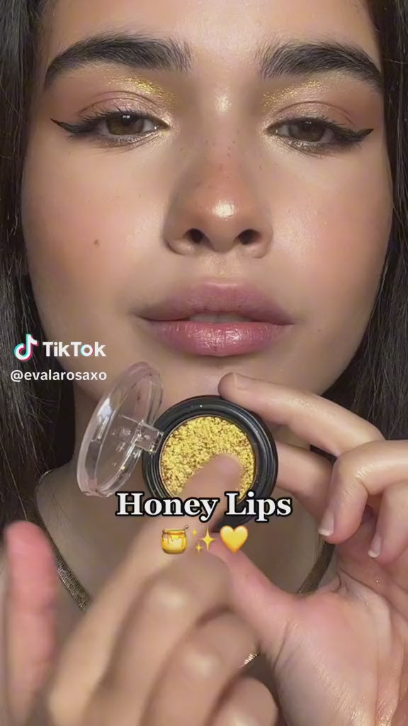 🍯💋 Sweeten Your Style with the Honey Lips Trend 🌟🐝